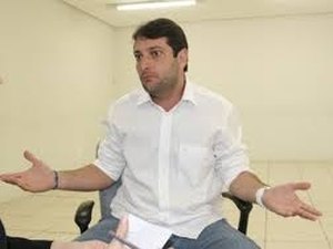 Justiça afasta prefeito de Rio Largo por improbidade