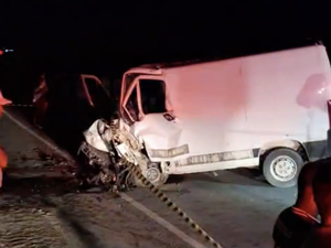 Colisão entre carro e van deixa um morto e quatro feridos na zona rural de Atalaia