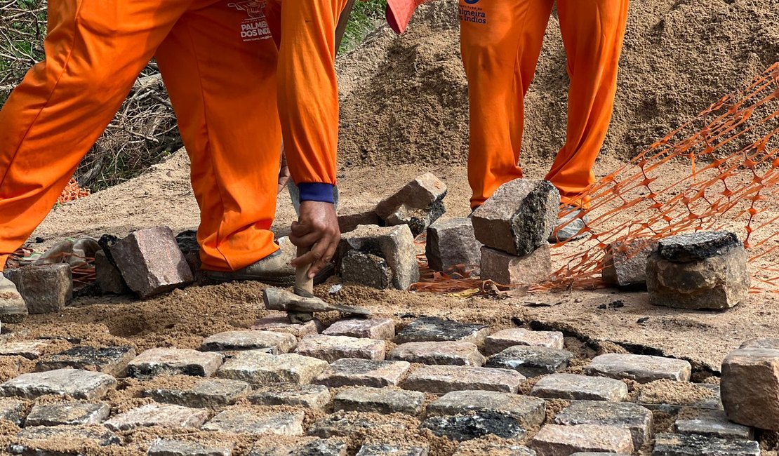 Prefeitura de Palmeira dos índios intensifica obras de pavimentação e drenagem no bairro Vila Nova