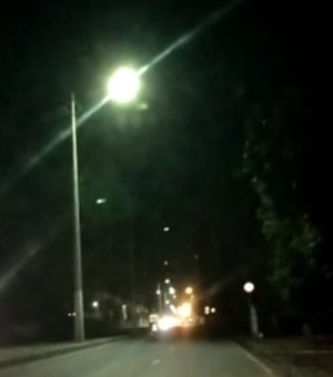 Motoristas relatam 'escuridão' na  Av. Cachoeira do Meirim