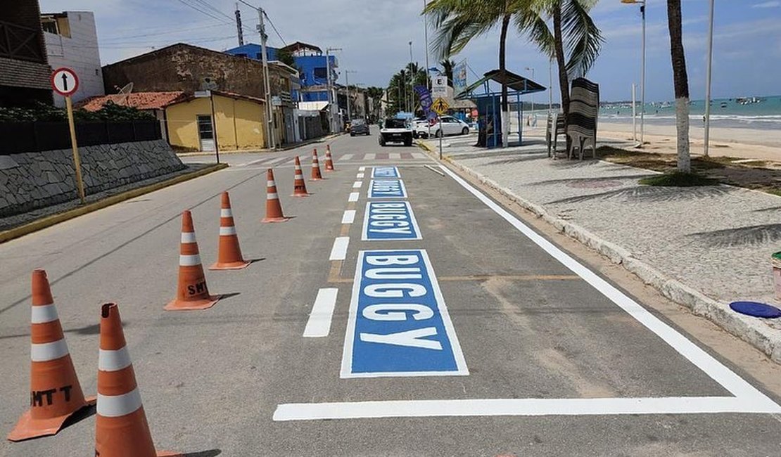 SMTT sinaliza estacionamentos de buggys na Orla de Maragogi