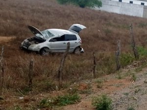 Motorista capota carro após cochilar ao volante em Palmeira dos Índios