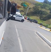 Caminhão e carro colidem na rodovia AL 105