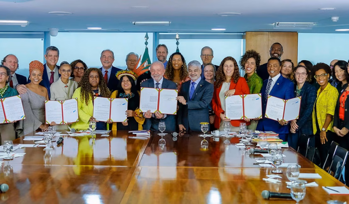 Lula sanciona lei que reserva 30% de vagas de concurso a negros, indígenas e quilombolas