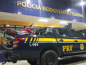 Cinco pessoas foram presas pela PRF neste final de semana, em Alagoas