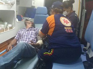 Homem é preso após esfaquear amigo durante discussão por ciúmes