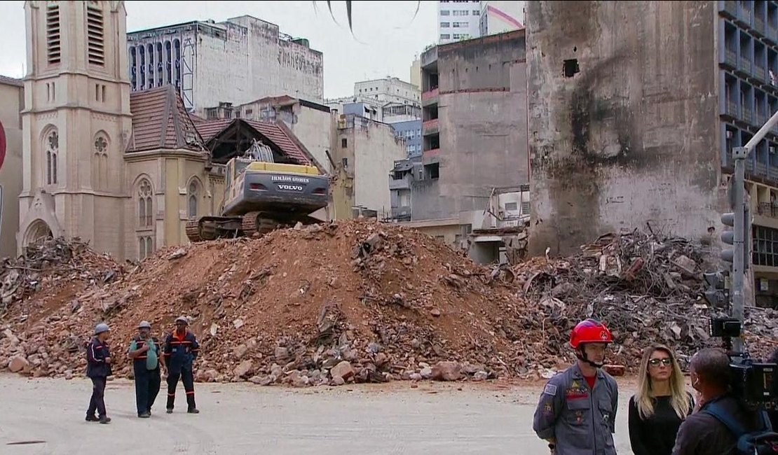 Bombeiros localizam 2º corpo nos escombros do prédio que desabou em SP