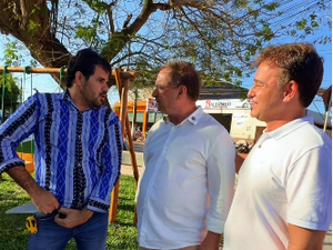 Influenciador 'O Pedreiro do Brasil' visita Arapiraca e conhece obras da Prefeitura