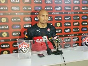 Vitória libera oito e tentará manter Luiz Gustavo junto ao Palmeiras