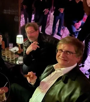 Foto tirada em Londres mostra Paulo Gonet com Vorcaro fumando charuto