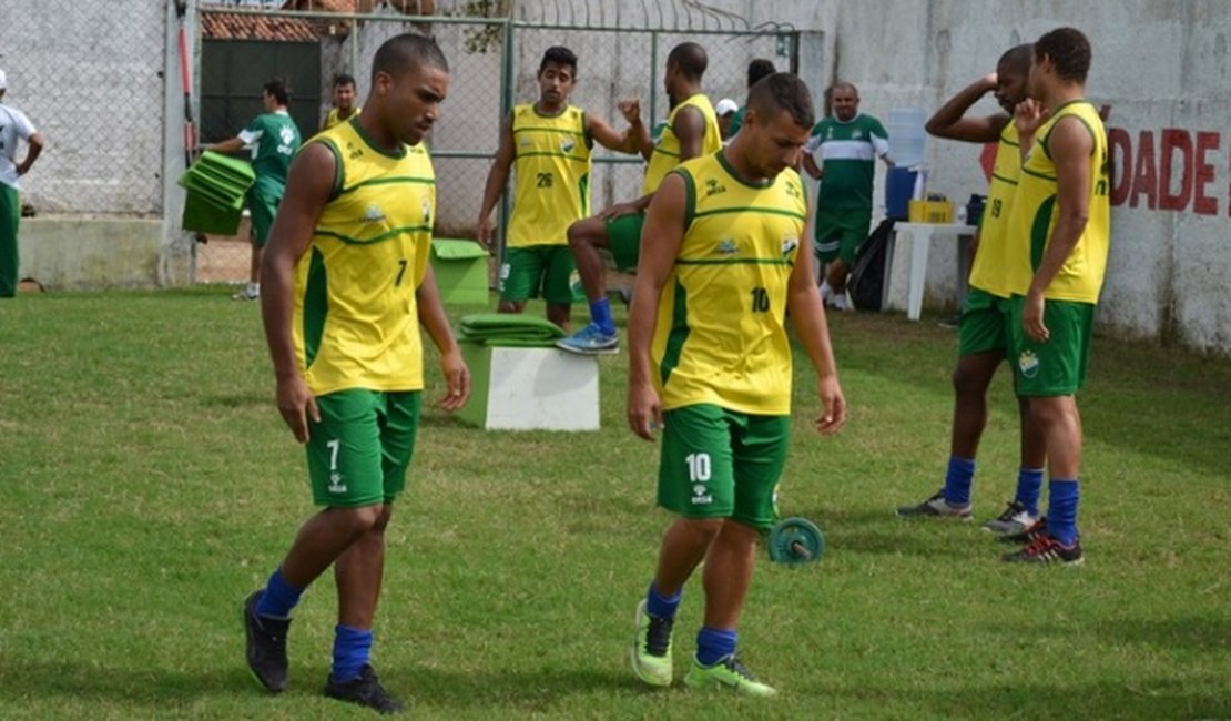 Coruripe embarca com 19 jogadores para partida contra o Campinense