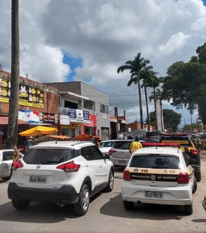 SMTT registra desrespeito às leis de trânsito no entorno de mercados