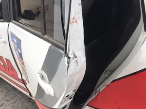 PM tem dedo esmagado por micro-ônibus em Marechal Deodoro