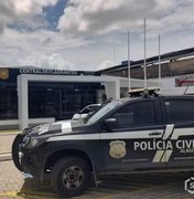 Dois homens são presos por roubo de celular na Jatiúca