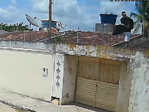 Homem invade residência e furta TV no bairro Brasiliana, em Arapiraca