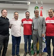 Governador anuncia quase R$ 6 milhões de aporte financeiro aos clubes de futebol de AL