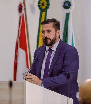 Leonardo Dias cobra melhorias nas escolas municipais