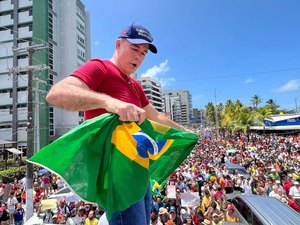 Ronaldo Medeiros é criticado por barrar membros do PT e sindicalistas em protesto contra PEC da Blindagem em Maceió