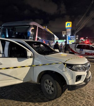 Emboscada deixa um morto e um ferido em posto de combustíveis na Serraria, em Maceió