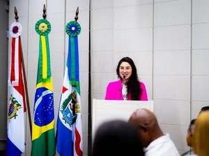 Teca Nelma vota contra novos empréstimos da Prefeitura de Maceió e critica votação em regime de urgência