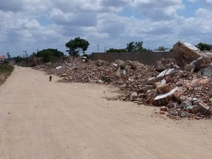 Defensoria cobra da prefeitura o fim de lixão irregular no bairro Itapuã, em Arapiraca