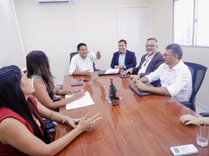 Júlio Cezar se reúne com equipe de transição de governo da Prefeitura de Palmeira dos Índios