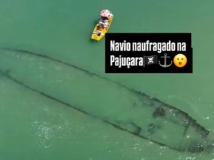 [Vídeo] Maré baixa revela naufrágio de embarcação na Praia de Pajuçara, em Maceió