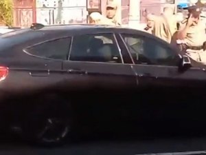 Flagrado dormindo em BMW, Felipe Araújo leva mais de R$ 4 mil em multas 