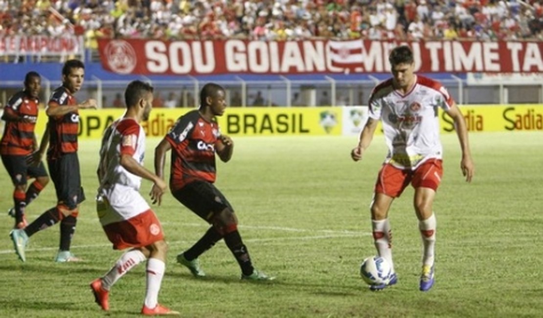 Vitória vence Anapolina em Goiás de virada e abre vantagem