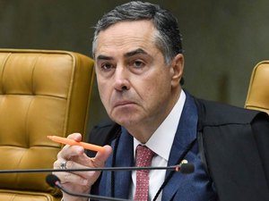 STF dá prazo de 48 horas para governo decidir sobre passaporte da vacina