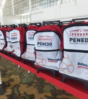 Estudantes da Rede Municipal de Penedo recebem kit escolar