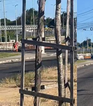 Óleo na pista causa transtornos na rotatória do Parque dos Caetés, em Maceió