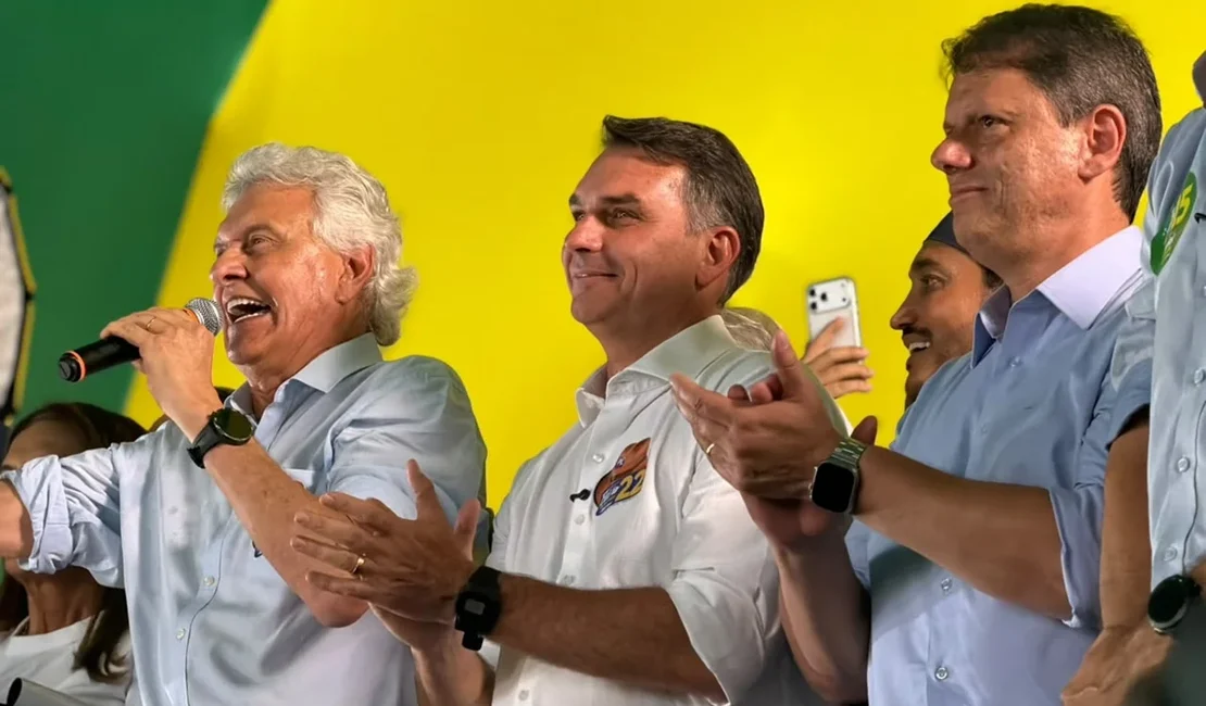 Ronaldo Caiado anuncia apoio a Flávio Bolsonaro no segundo turno