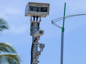 SMTT libera motorista para avançar semáforos após 23h