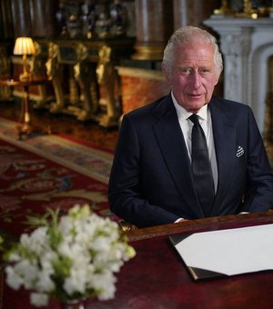 Rei Charles III causa revolta ao demitir dezenas de funcionários: 'Estão furiosos''