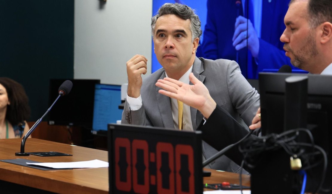 “Lei que impõe limite aos juros do cartão de crédito, desafoga o orçamento familiar”, afirma Rafael Brito