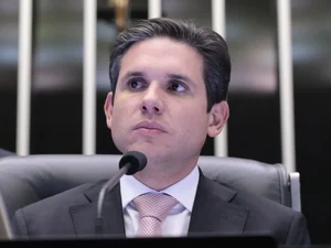 Hugo Motta dá carta branca a Derrite para conduzir Marco Legal contra Crime