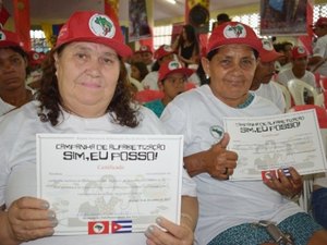 Método cubano de alfabetização forma jovens e adultos em Alagoas