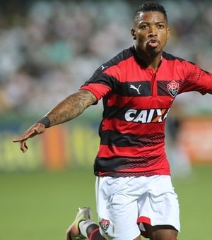 Alagoano Marinho marca, Vitória bate Coritiba, pressionando Sport e Inter