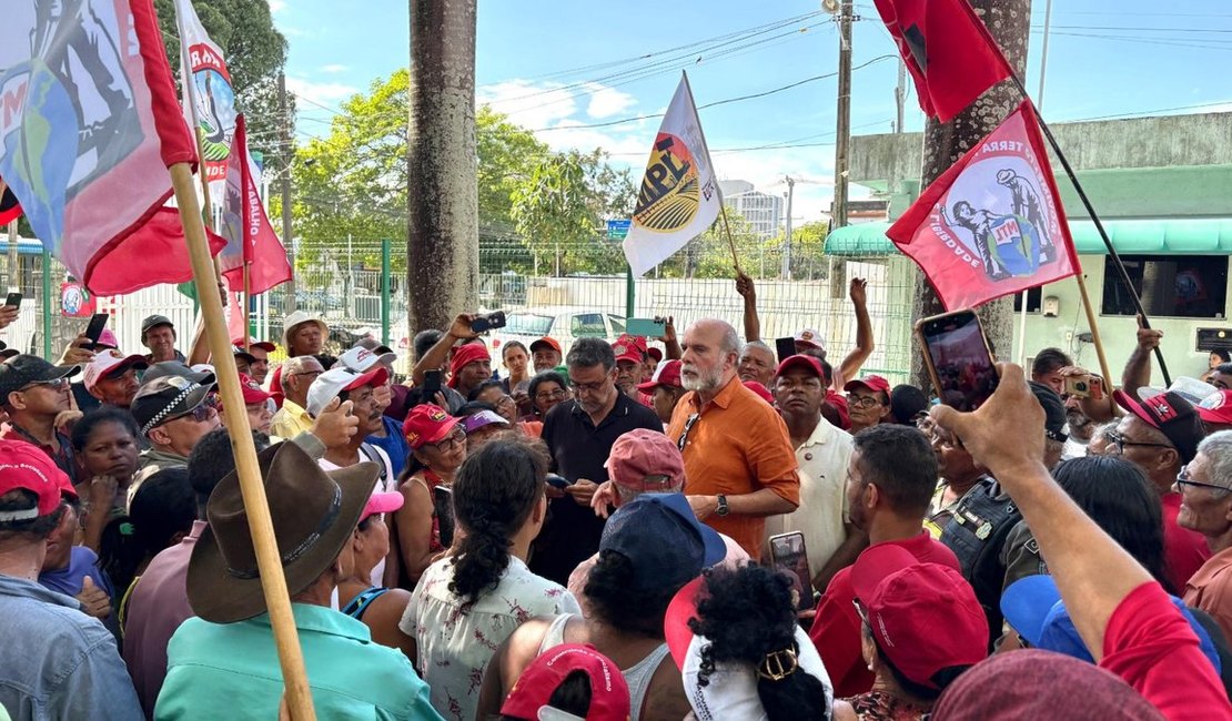 Iteral negocia com sem-terra e libera trecho da Avenida Fernandes Lima após protesto
