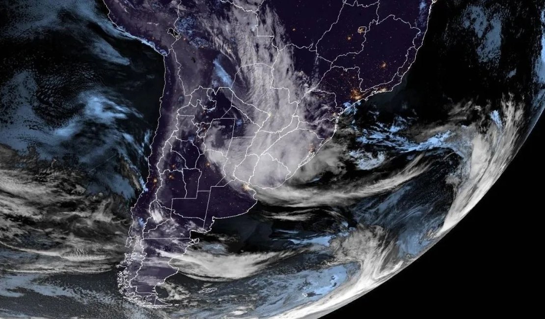 Ciclone extratropical na costa do Brasil põe estados em alerta de perigo