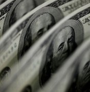 Dólar supera R$ 5,80 após Caged e ameaças de Trump