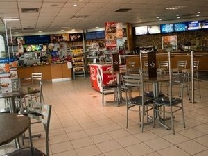 Criminosos furtam de loja de conveniência mas são presos