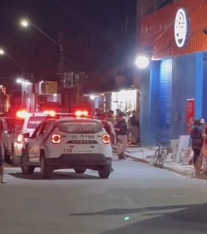 Homem é assassinado com três tiros em frente a comércio na cidade de Rio Largo