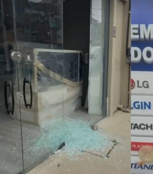 Criminosos invadem loja e furtam seis ar-condicionados no bairro Mangabeiras