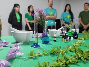 Servidores da SMS discutem sobre aromaterapia na promoção da saúde