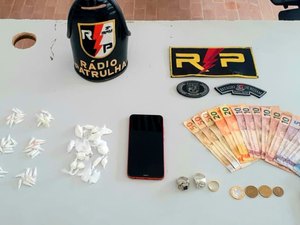 Polícia prende suspeitos de tráfico de drogas, em Arapiraca