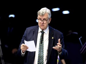 Senadores retiram nome de Heinze da lista de indiciados no relatório da CPI