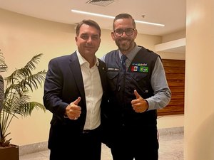 Flávio Bolsonaro deve vir a Maceió para agenda com aliados em maio