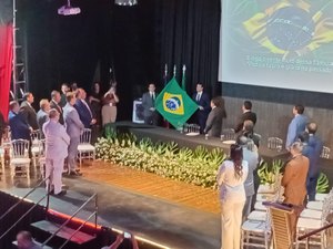 [Vídeo] Posse de prefeito, vice-prefeita e vereadores movimentam a cena política em Arapiraca